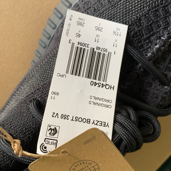 ❌SOLD❌Yeezy Boost 350 V2 Onyx/Onyx/Onyx - Sz 11.5 M - Picture 6 of 7